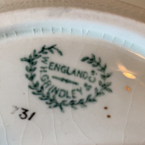 Set of two bean shaped W. H. Grindley &Co England porcelain serving plates. - Picture 3 of 4